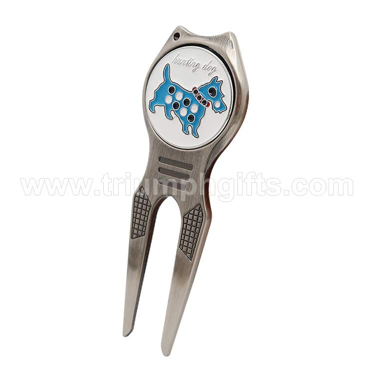 Stainless steel golf divot repair tool with customizable engraved face featuring a blue dog graphic and the text "Fetching Dog". Perfect for golf tournaments and promotional gifts.