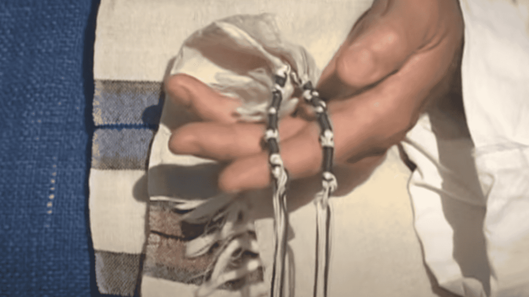 El borde de su Manto