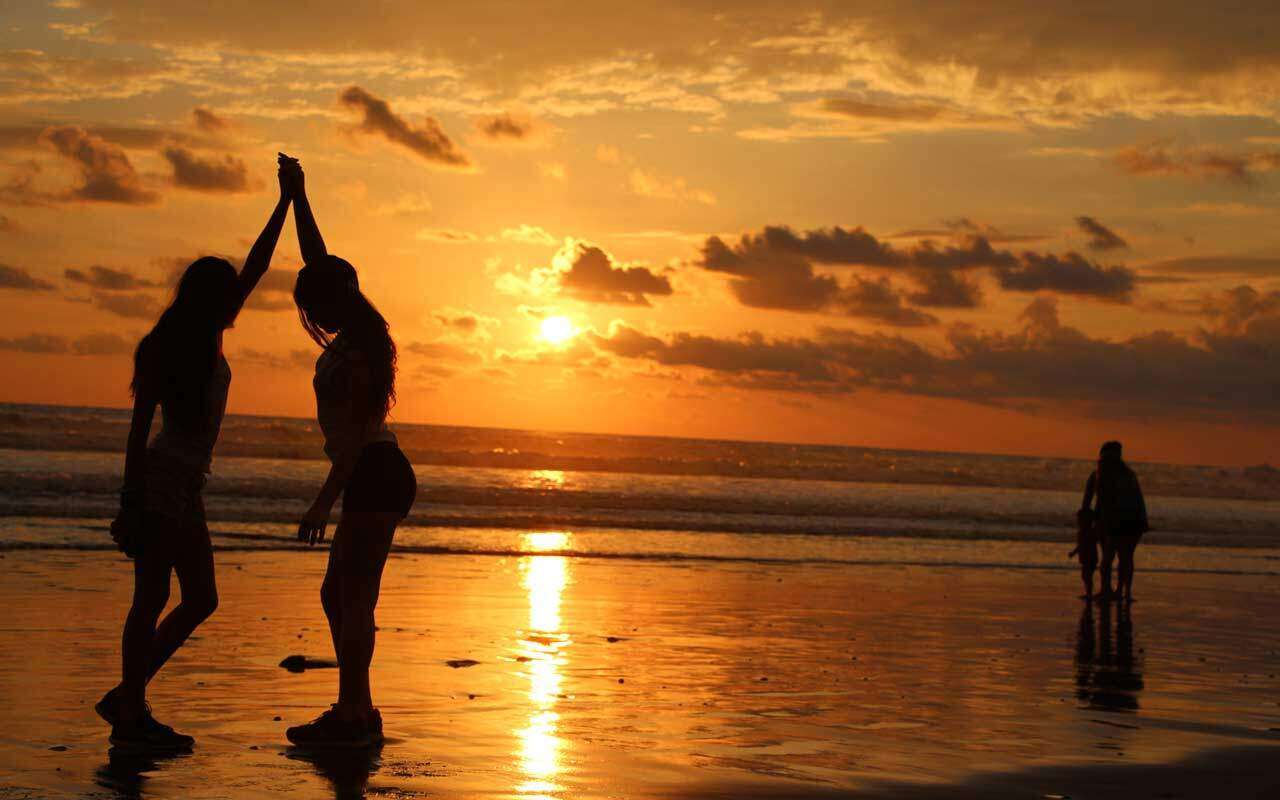 Atardecer en Playa Dominical