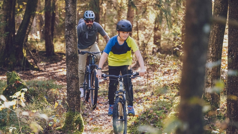 Bild zum Artikel Sicher und entspannt unterwegs: Das sind die wichtigsten Gravelbike-Fahrtechniken 