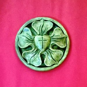 Róża Lutra – gipsowa