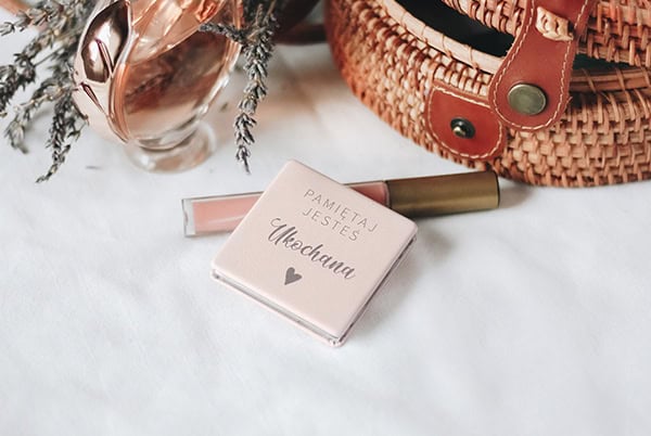 Lusterko kieszonkowe – Ukochana