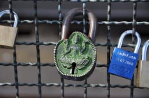 Güneydozentemplede durgava elsa, metal kilit, zindandanlıktan çıkış.