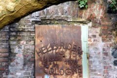Alte Gedenktafel am Heldenrundweg, 1970, in Köln.