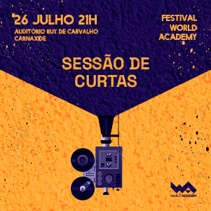 Imagem de um palco com equipamentos de som e microfone para sessões curtas de teatro.