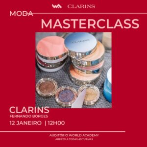 Imagem de produtos de maquilhagem Clarins com pó compacto e pigmentos coloridos.