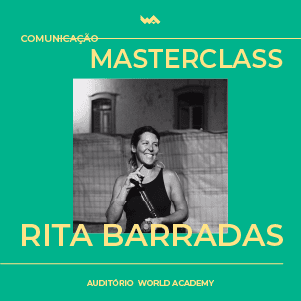 Imagem de Rita Barradas em uma palestra de masterclass de comunicação.