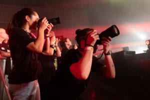 Fotógrafos participando em curso de fotografia na World Academy Portugal.