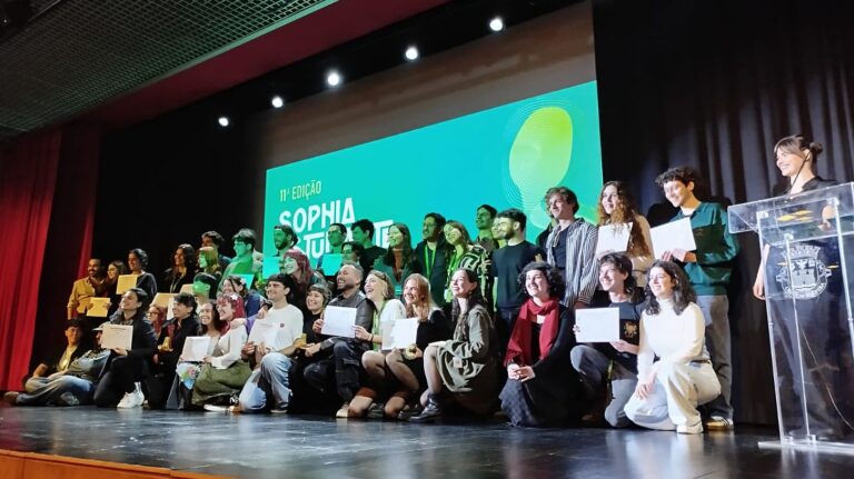 Alunos premiados e reconhecidos em evento acadêmico da World Academy em Portugal.