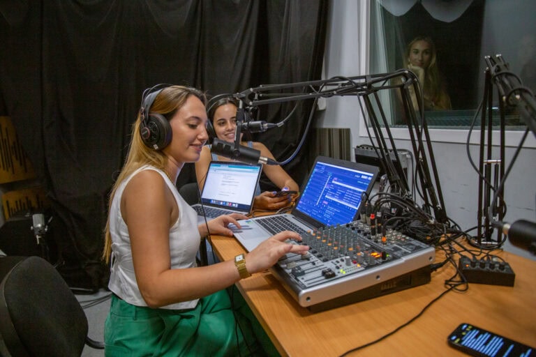 APRESENTADOR TV, RÁDIO E DIGITAL