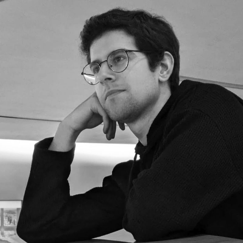 Homem pensando, estudo e aprendizagem, foco intelectual, concentração, educação em desenvolvimento.