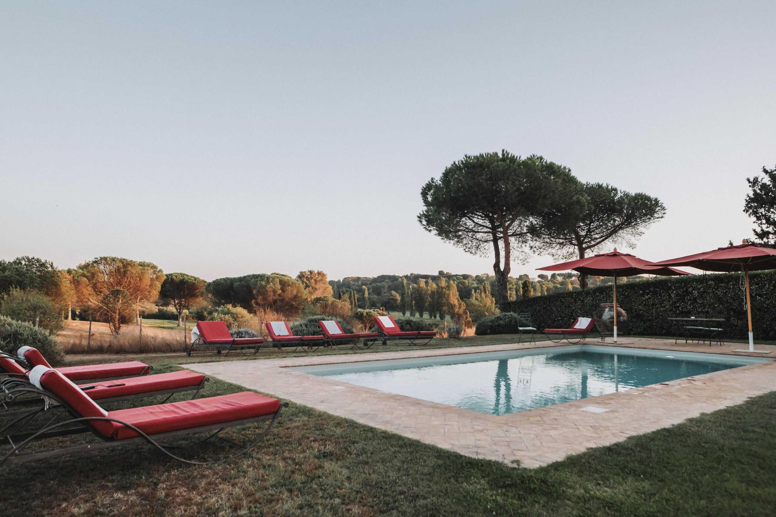 On September 3rd, I’m curating a very limited, small-group styled shoot in Paris—and I’m inviting just 2-3 photographers to join me. This shoot is intentionally kept small to keep the energy calm, personal, and creatively focused Contact form: https://www.honeybook.com/widget/sarah_coates_photography_191377/cf_id/686bda0b748025001f7fd44f