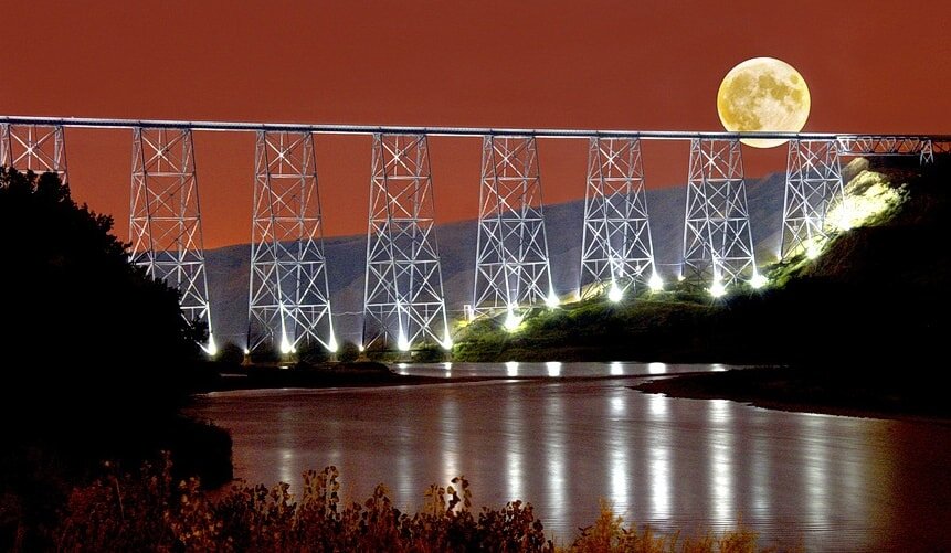 Edmonton movers near Lethbridge with reliable moving services.