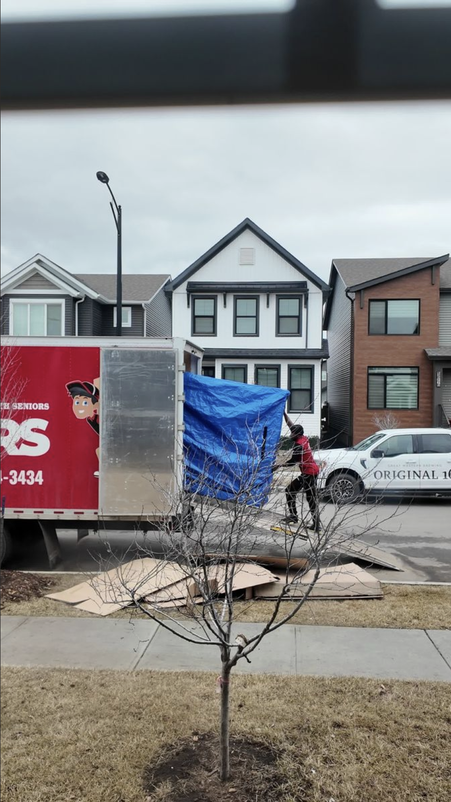 Moving truck and house in Edmonton during daytime.