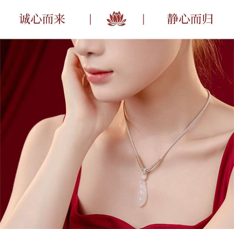 《福運三寶》四季福豆天然白瑪瑙吊墜