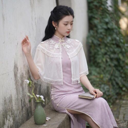 旗袍外搭白色流蘇蕾絲鬥篷披肩