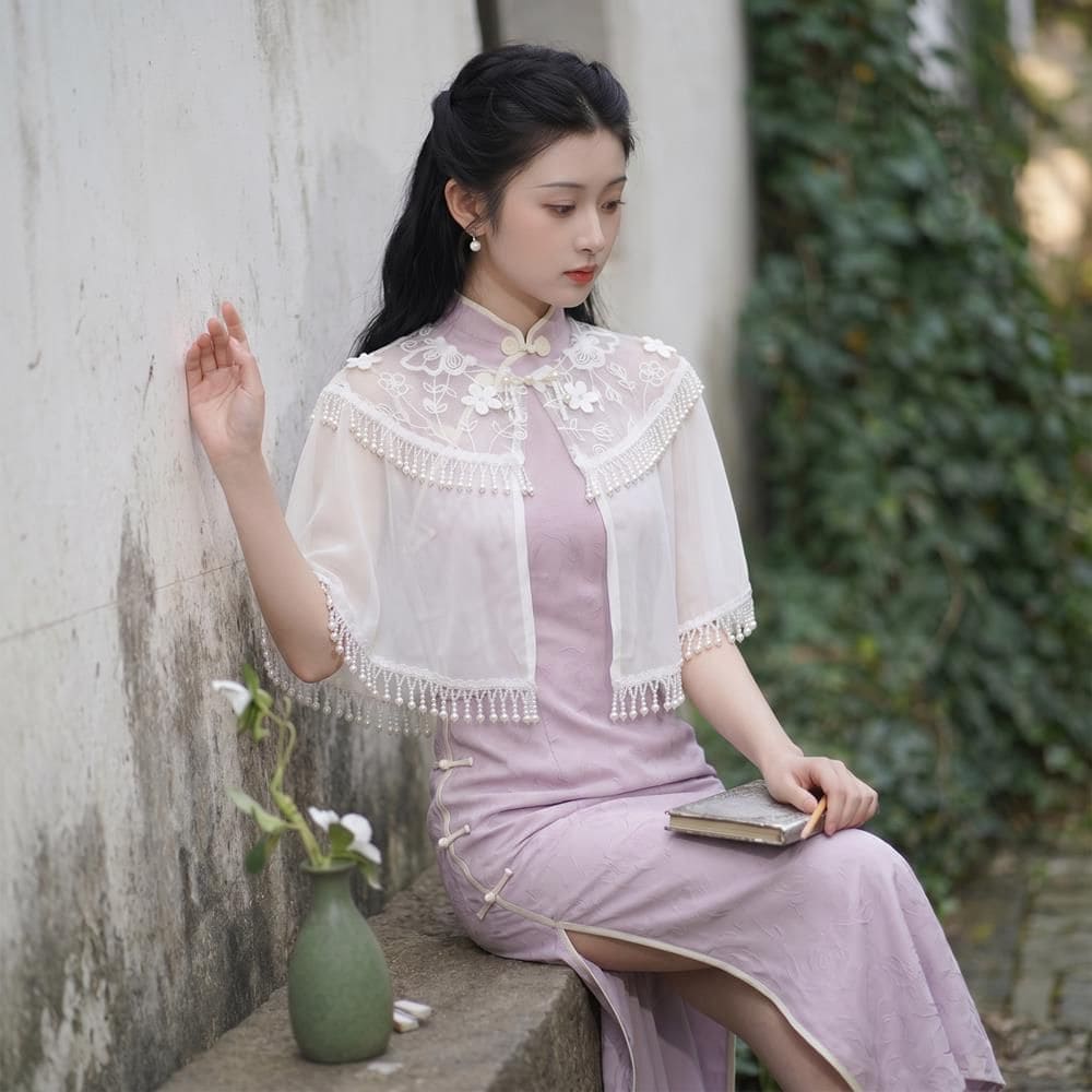 旗袍外搭白色流蘇蕾絲鬥篷披肩