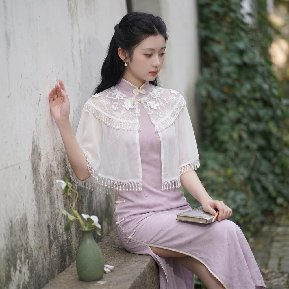 旗袍外搭白色流蘇蕾絲鬥篷披肩