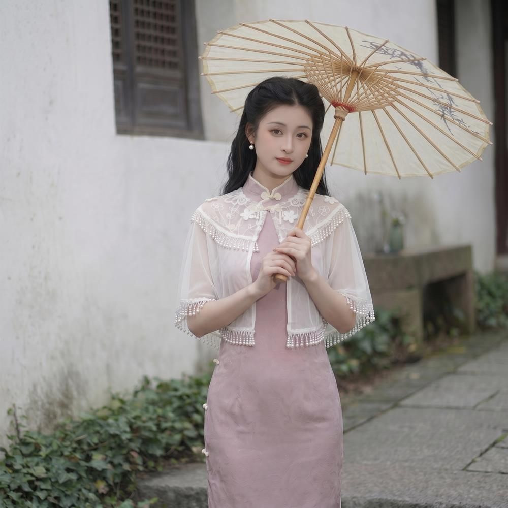 旗袍外搭白色流蘇蕾絲鬥篷披肩