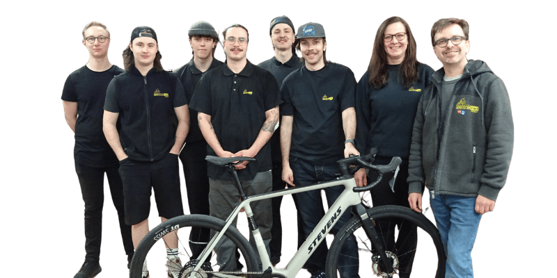 Zentralrad Fürth Team mit Fahrrad Team von Zentralrad Fürth mit Fahrrad vor dem Laden.