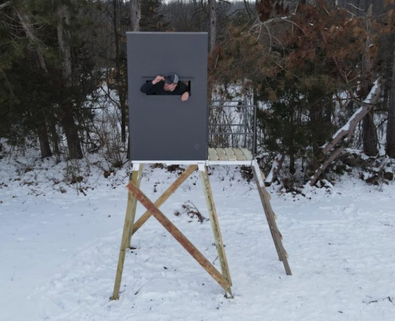 4x4 deer bliind in the snow