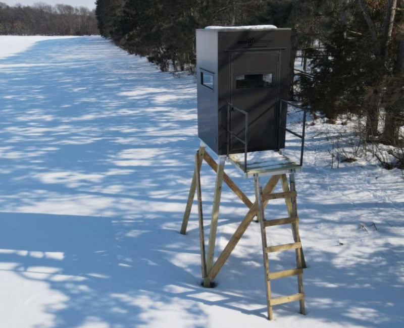 4x4 deer blind with ladder in the snow