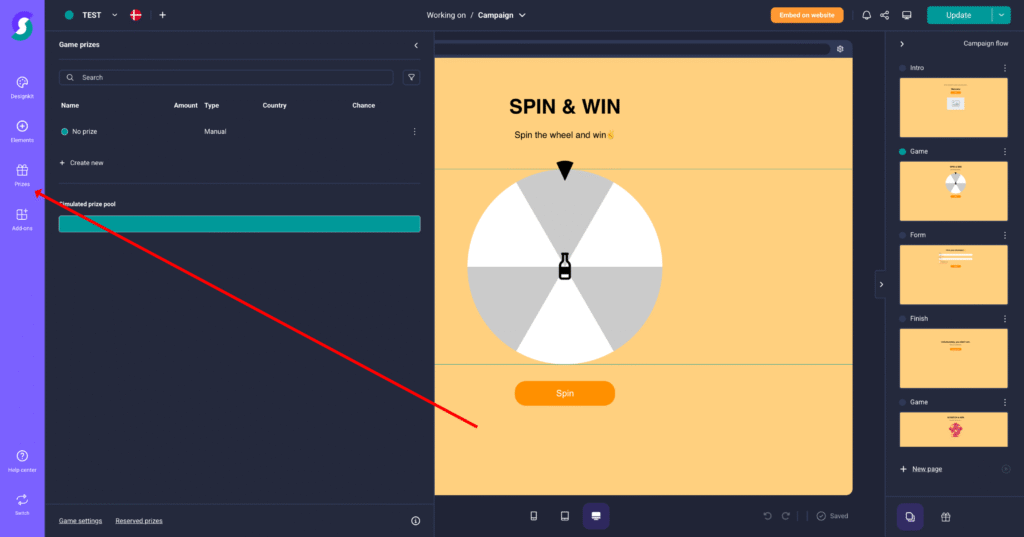 Computerbildschirm mit Spiel-Design-Oberfläche für Gamification-Software; Rechts befindet sich ein Glücksrad „Spin & Win“, links eine Liste von Gewinnspielpreisen, roter Pfeil zeigt von der Preisliste zum Glücksrad.