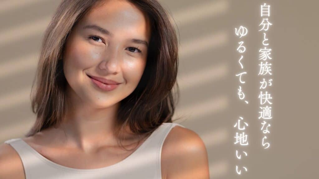 穏やかに微笑む女性と“ゆるくても、心地いい”というメッセージが書かれた画像
