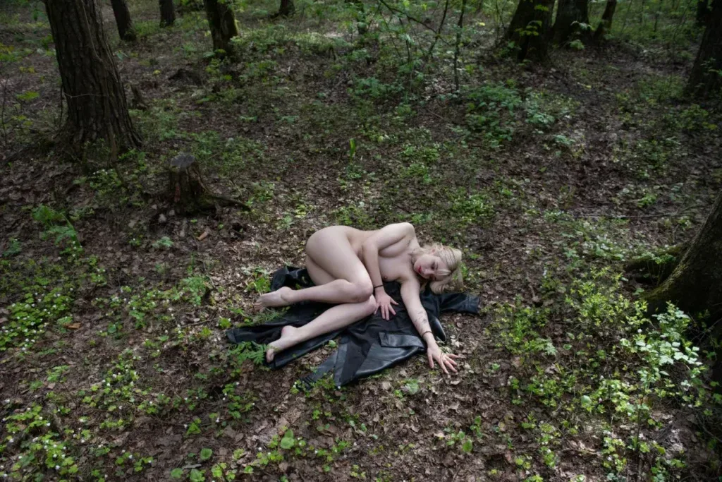 Nach dem Sex im Wald