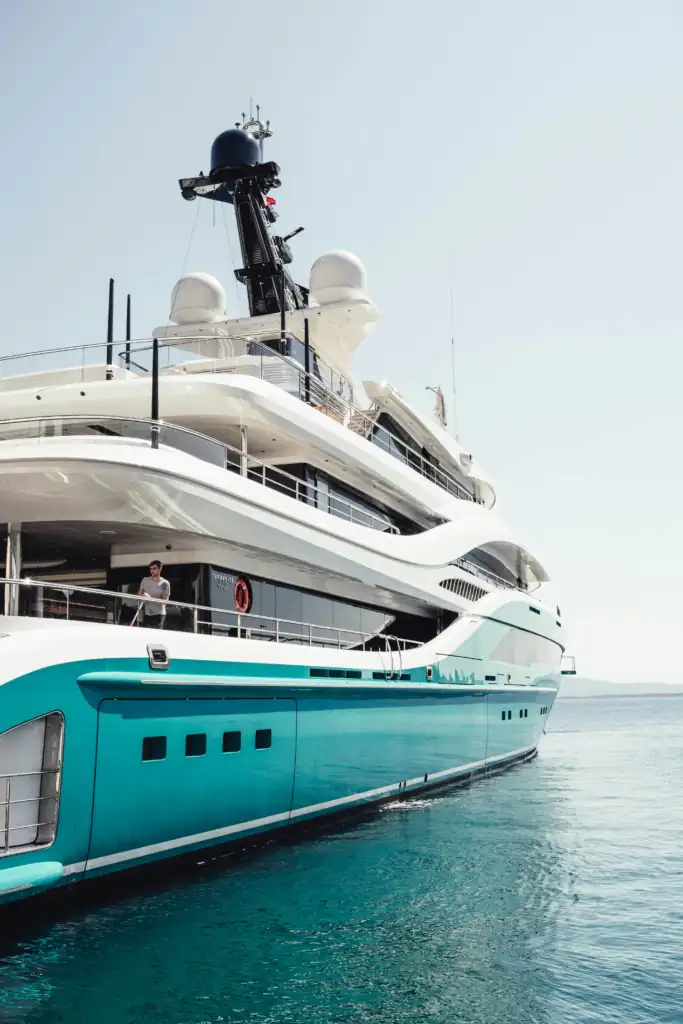 Online Superyacht course in Advanced Operations course - training in on board logistics, leadership, crisis management, and high-level operational planning
