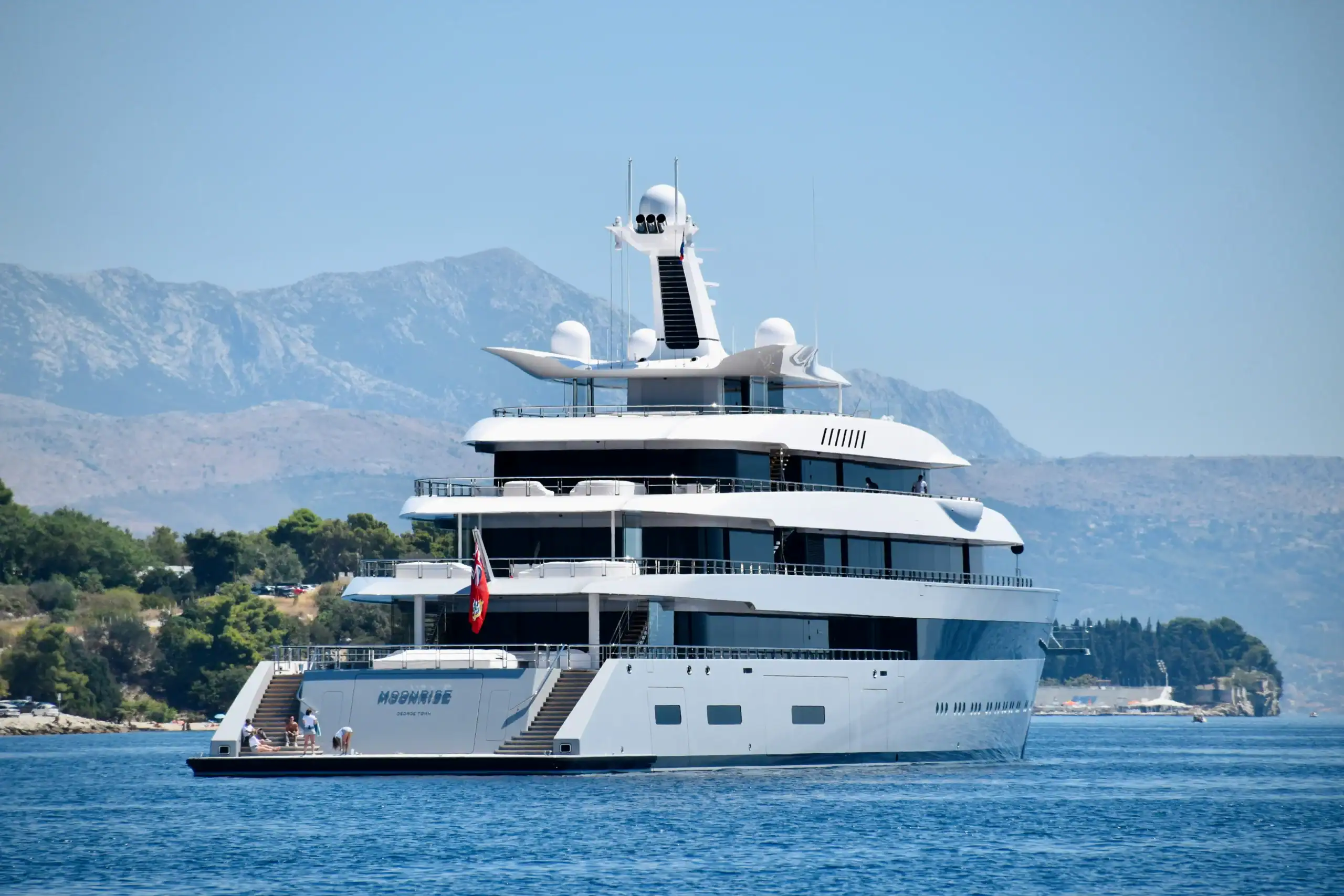 Online Superyacht course in Superyacht Charter Broker course and manager training image featuring a luxury yacht available for charter