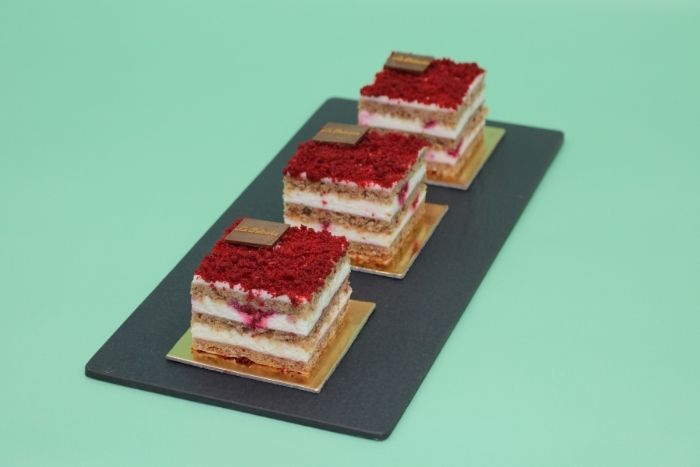 RASPBERRY & WALNUT CAKE Mother’s Day La Brioche 