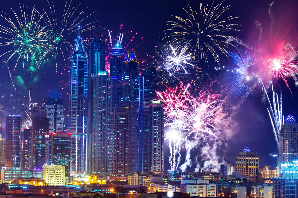 New Year's Eve Fireworks Dubai 2023, atlantis the palm dubai, atlantis the palm dubai fireworks, fireworks dubai, dubai fireworks 2024, dubai new years eve celebration, dubai new years eve celebration 2024, dubai welcomes 2024