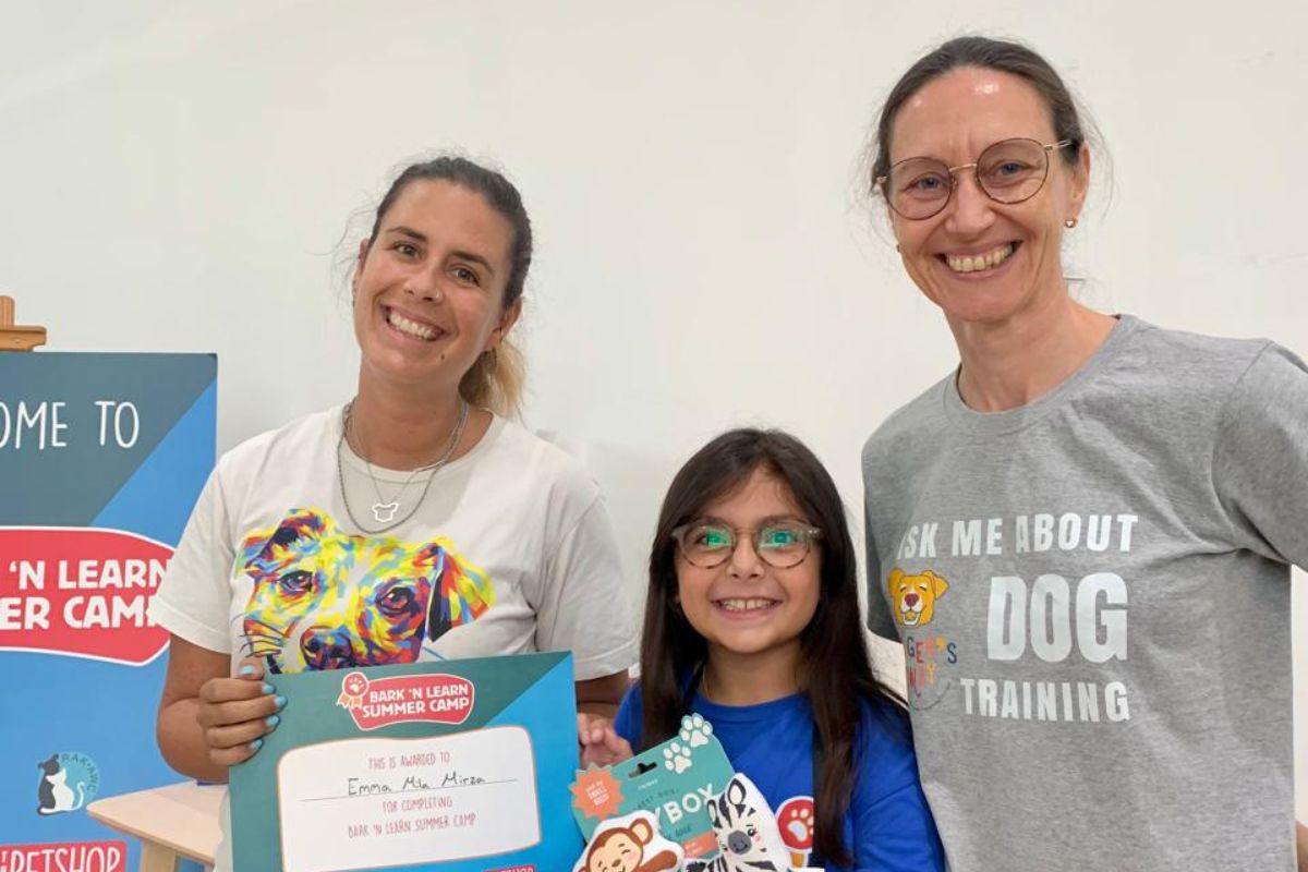 The Petshop Summer camp Bark'n'learn featuring a student and teachers