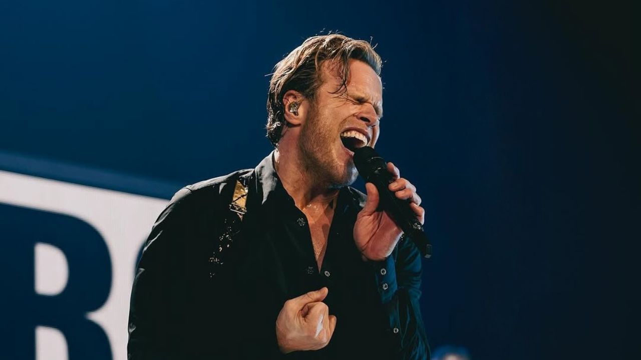olly murs taking the stage at bla bla dubai