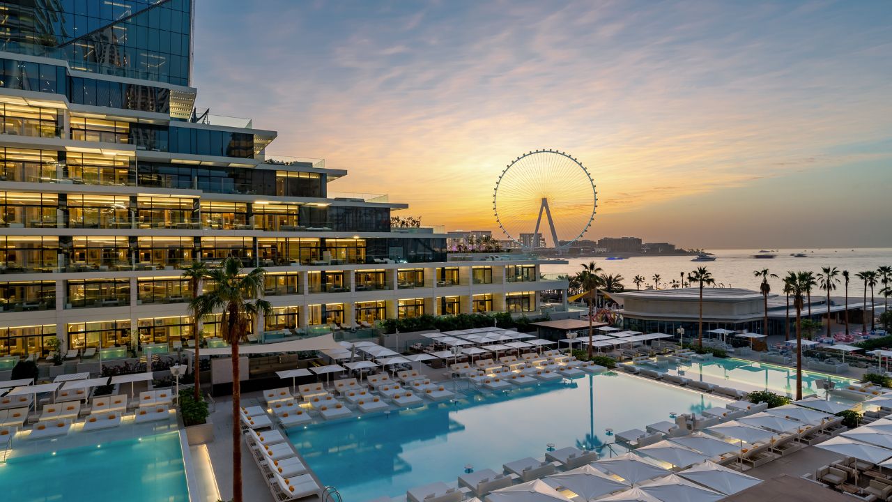 five luxe exterior