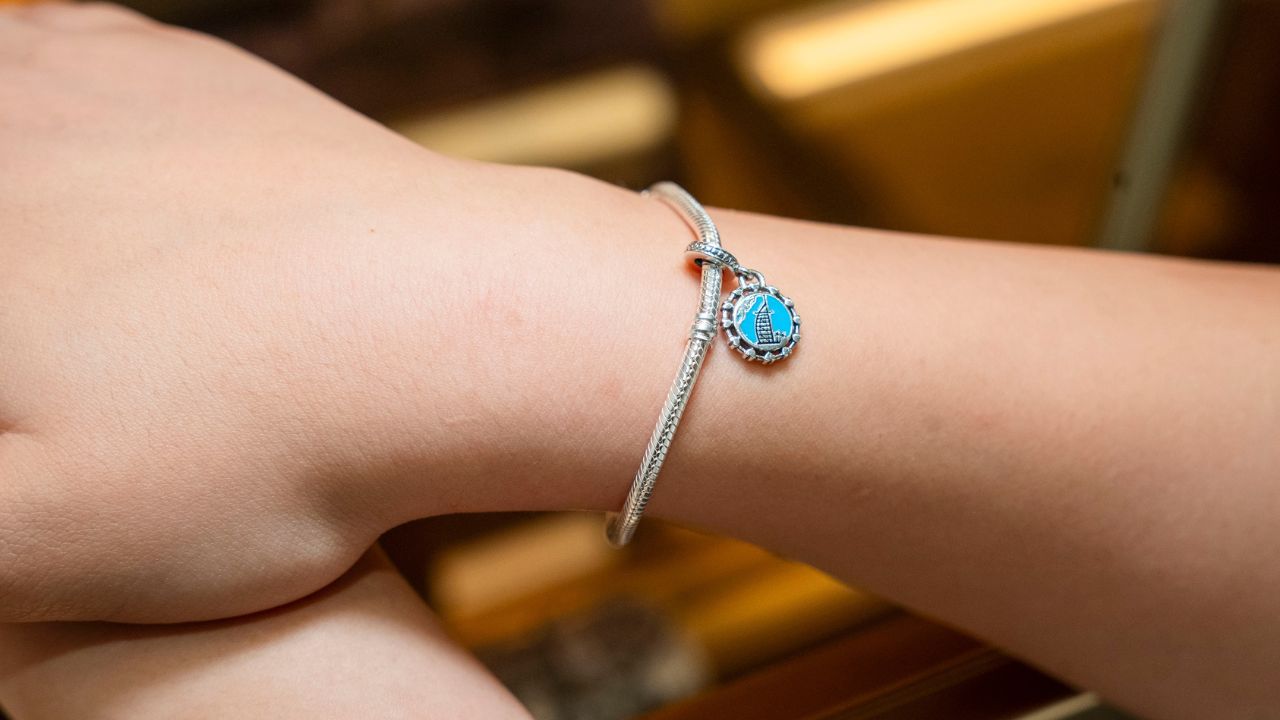 Pandora x Burj Al Arab dangle charm 