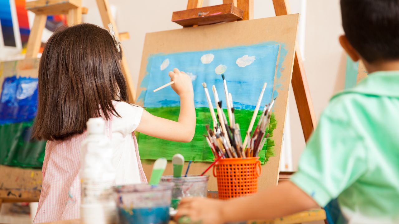 kids painting together
