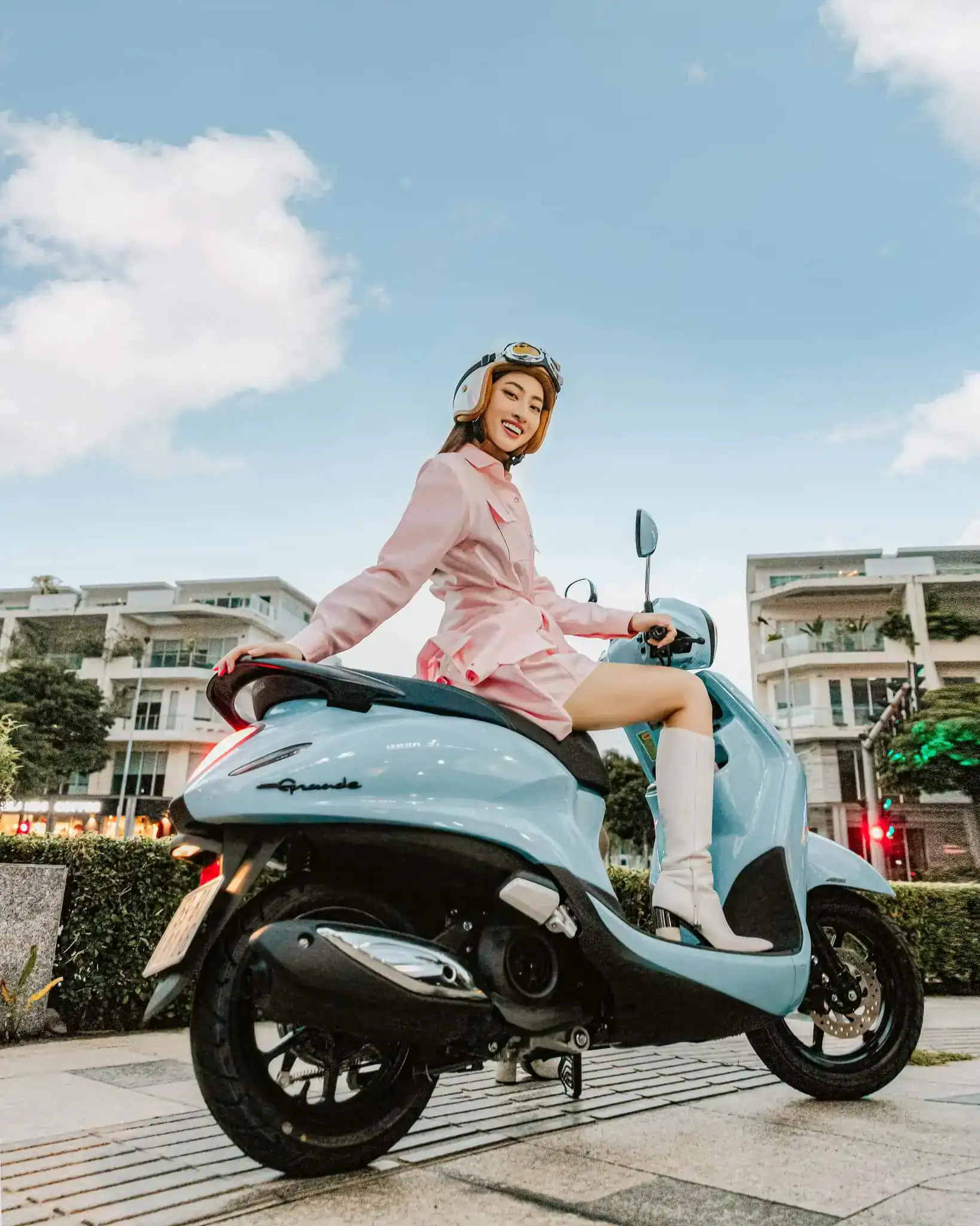 Nắp bình xăng phía trước của Grande