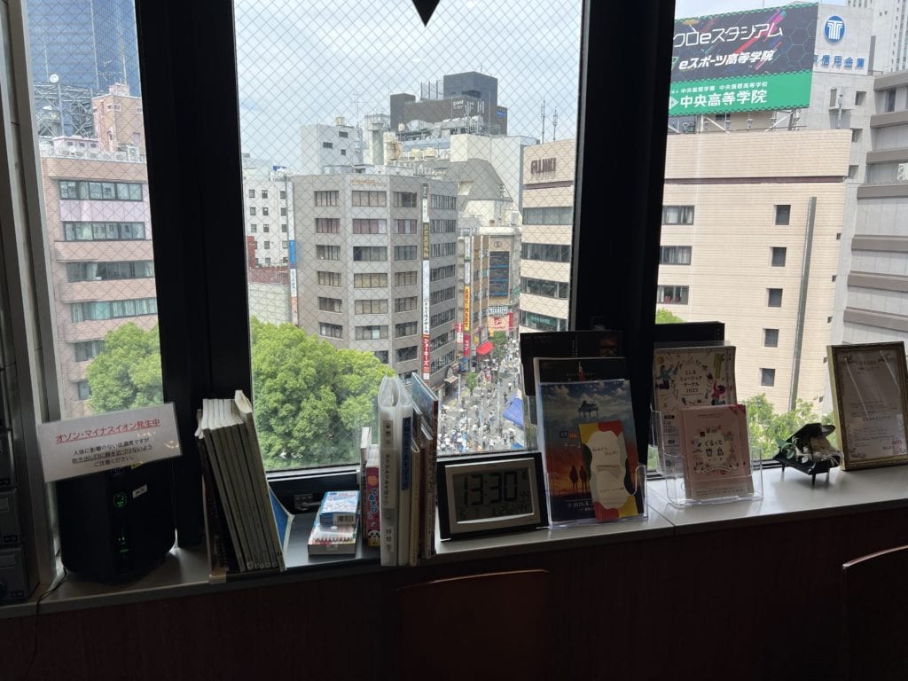 池袋の街並みが見えるサックス教室の窓からの眺め