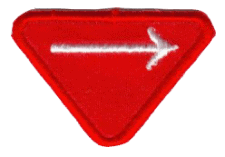 Leuchtreklame Zentrallager mit rotem Hintergrund und weißem Pfeil, zeigt den Weg zum Zentrallager, ideal für Logistik und Lagerhaltung.