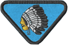 Zentrallager-Logo mit indianischem Kopfschmuck, Symbol für effiziente Lagerlogistik und zentrale Versandabwicklung in Deutschland.