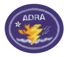 Adora Logo als Stickerei auf einem Stoffstück, Symbol für Qualität und Zuverlässigkeit im Zentrallager.