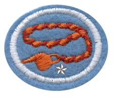 Streifen-Emblem mit Sternabzeichen, Symbol für Militär- oder Organisationstätigkeiten, auf hellblauem Stoffhintergrund. Perfekt für Abzeichen, Uniform-Accessoires und Sammelobjekte.
