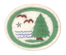 Natur-Crestorder mit Baum und Wasser, zur Zentrallager-Produktpräsenz im Advent-Verlag, ideal für Outdoor- und Camping-Accessoires Reiter, enthält gestickte Umweltsymbole und Naturmotive.