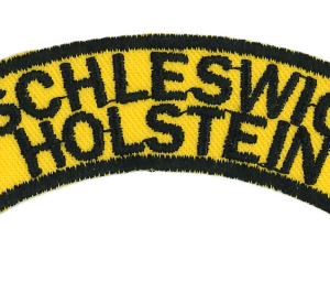 Großes Lagerregal im Zentrallager von Advent-Verlag mit sauber sortierten Büchern und Medien Für effizientes Lager- und Logistikmanagement in der Verlagsbranche, mit Schwerpunkt auf Lageroptimierung und Logistiklösungen.