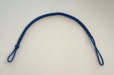 Sicherheitsleine aus geflochtener blauer Schnur mit Schlaufe am Ende, ideal für Sicherheits- und Sicherungszwecke in Lager und Produktion. Robust und langlebig für vielseitige Anwendungen.