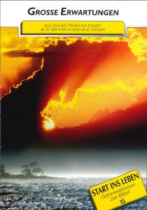 Himmel mit dramatischem Sonnenuntergang, Wolken und Wasser, symbolisch für große Erwartungen und Neuanfang, passend für christliche Bildungs- und Motivationsthemen.