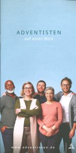 Vielfalt engagierter Menschen im Zentrallager von Adventisten, freundliches Team, kurze Wege, effiziente Logistik, hochwertige Produkte, christliche Werte, nachhaltige Lagerverwaltung, zentrale Lagerung, zuverlässiger Service, Förderer des Gemeindewachstums, moderne Logistiklösungen, spirituelle Gemeinschaft, christliche Organisation.