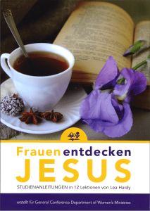 Zeichnungszug der Tasse mit Tee, Blumen und einem offenen Buch, für einen ruhigen Moment.